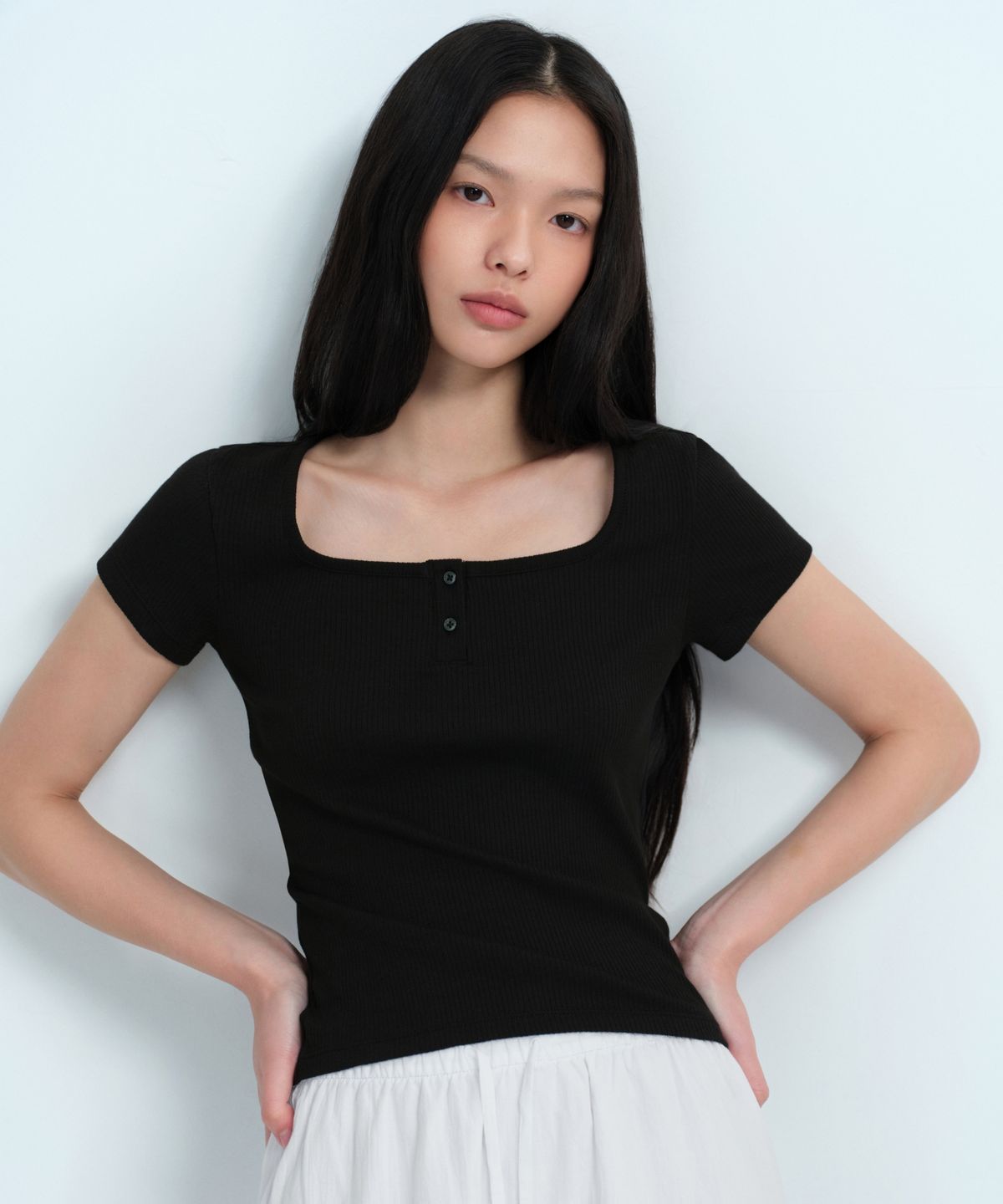 무신사 스탠다드 우먼(MUSINSA STANDARD WOMAN) 우먼즈 슬림 스퀘어 넥 헨리 티셔츠 [블랙]