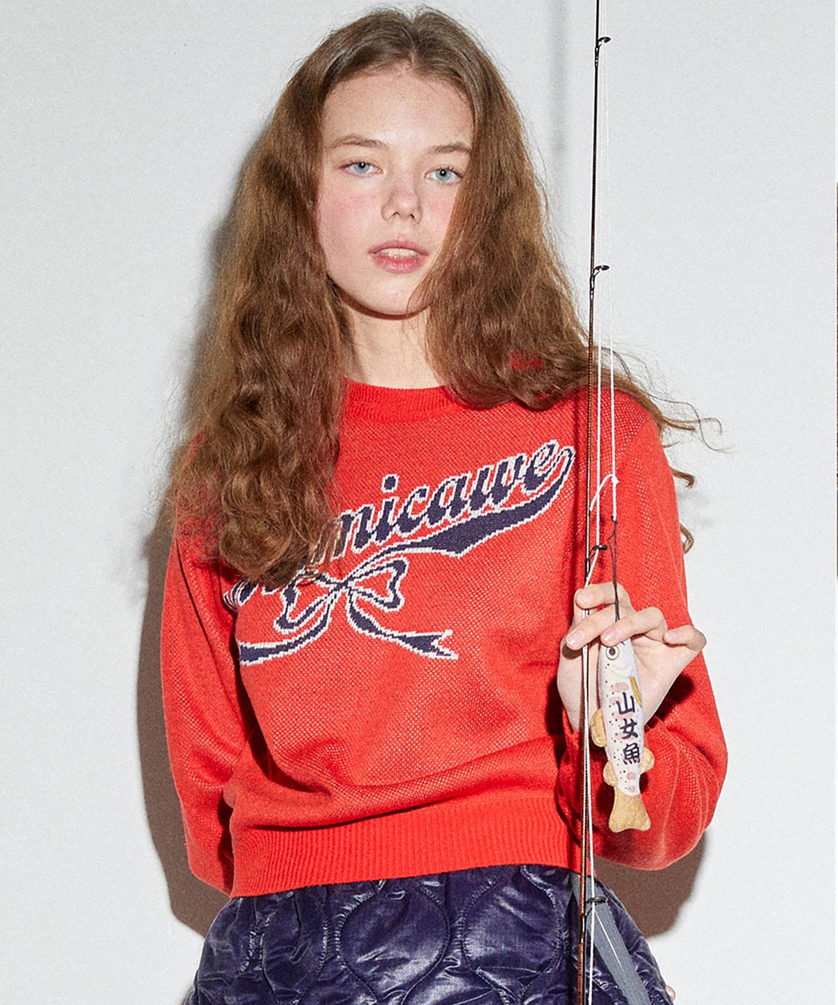 미미카위(MIMICAWE) RIBBON ROUND PULLOVER/RED