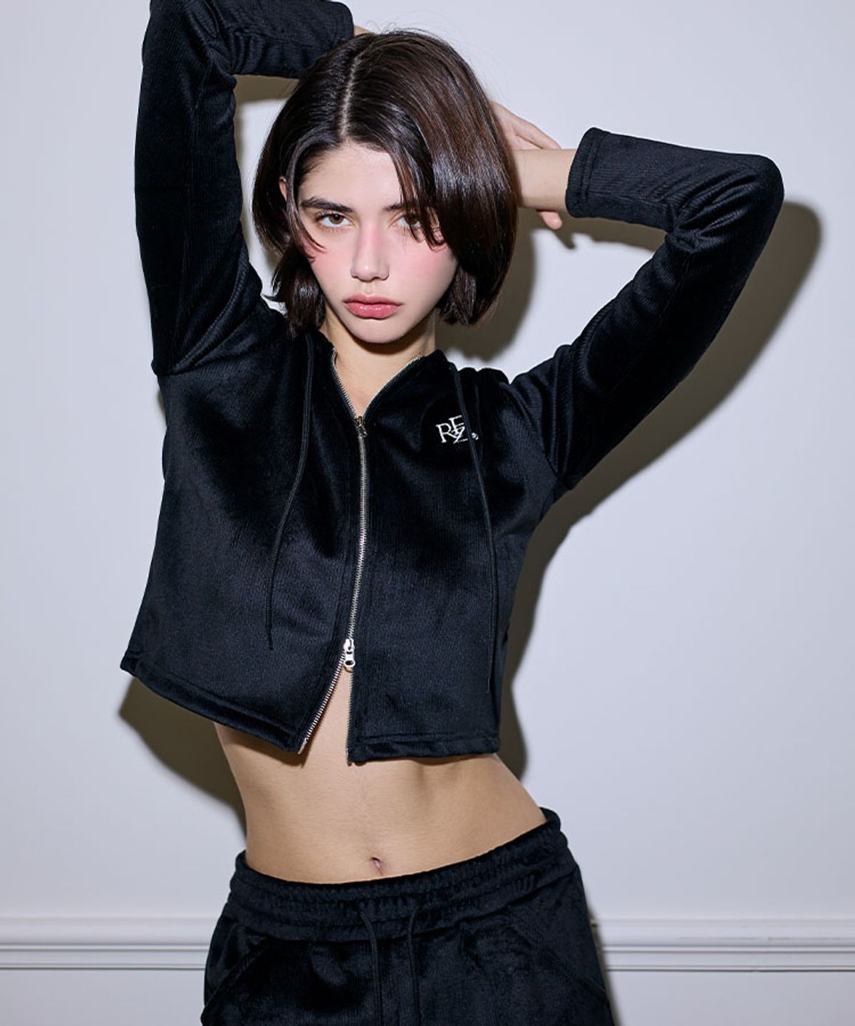 로제프란츠(ROSEFRANTZ) Velvet Two-way Hood Zipup [Black]