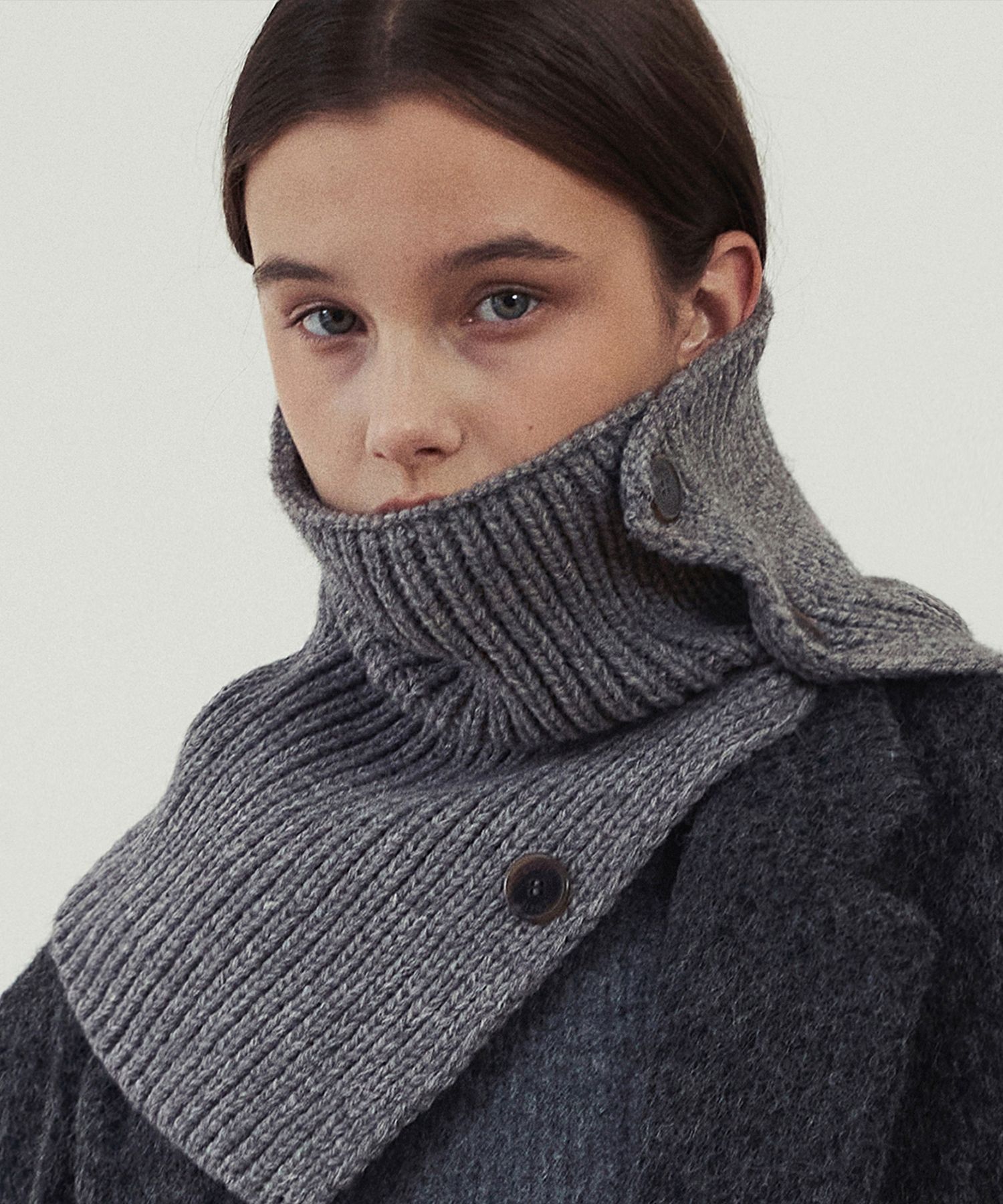 Neck warmer with buttons