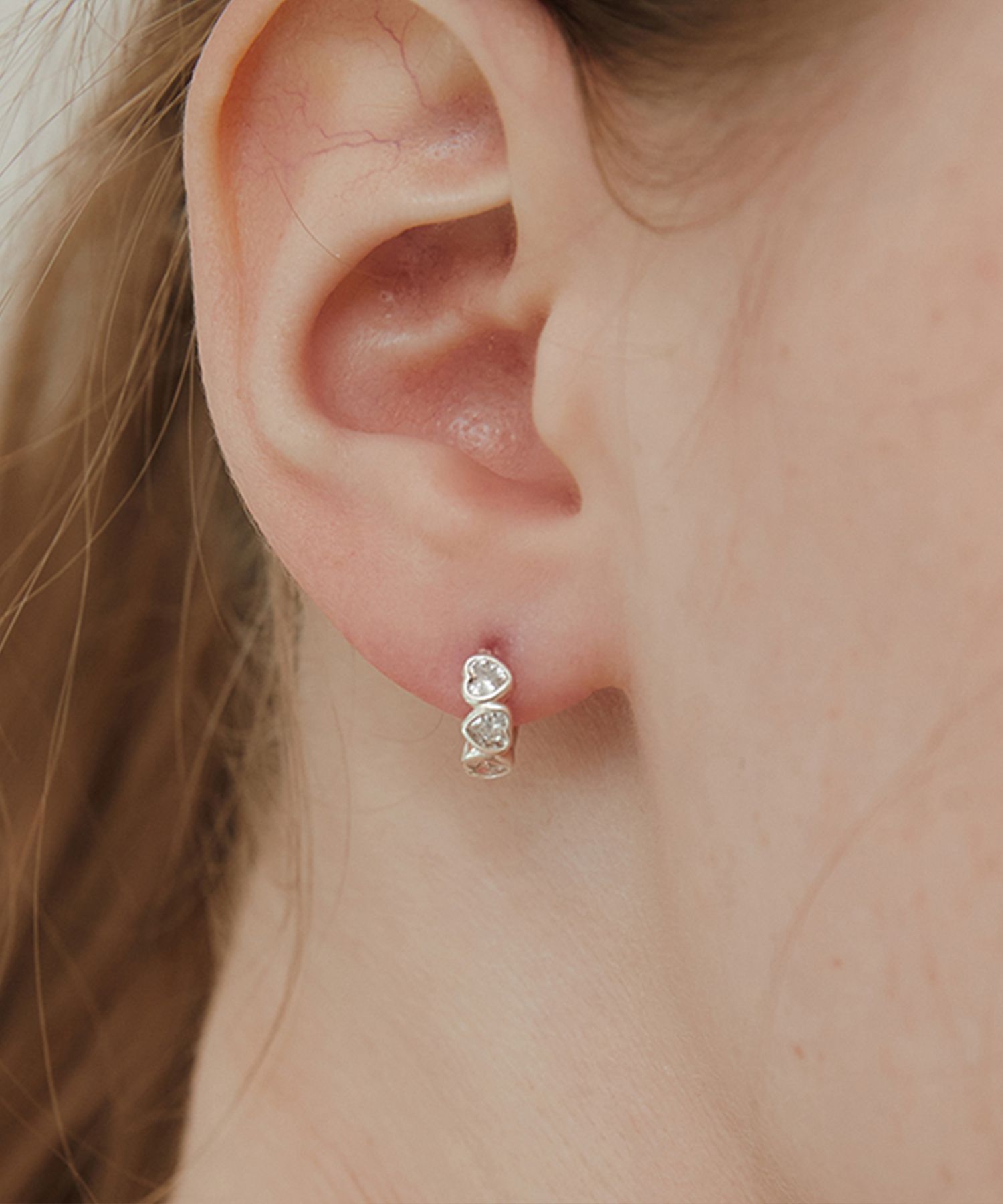 TATIANA☆[SILVER925] Triple Heart Hoop Earring MUSINSA | TATIANA (Silver 925) Triple Heart Hoop Earrings EC3070