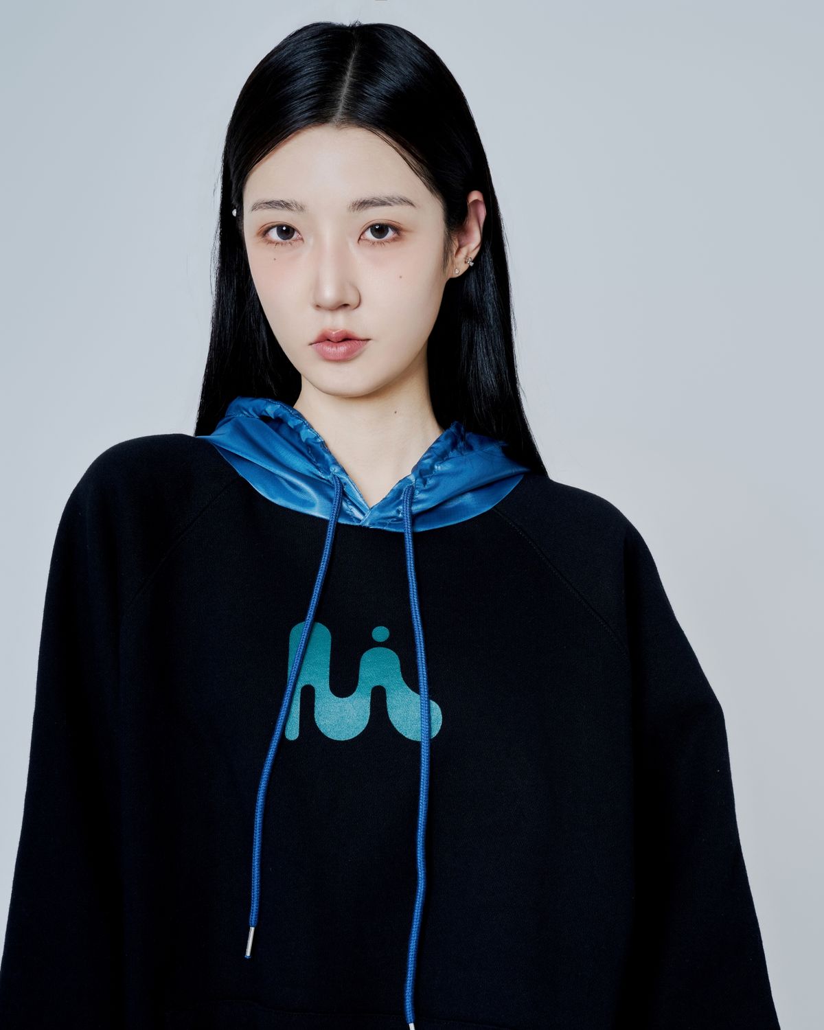 미와이후(MIYHOO) PLUG NYLON HOODIE BLACK