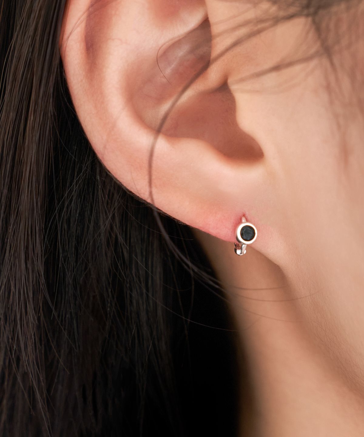포스트루드(POSTLUDE) [SILVER] MINI BK CZ RING EARRINGS (2 COLORS)