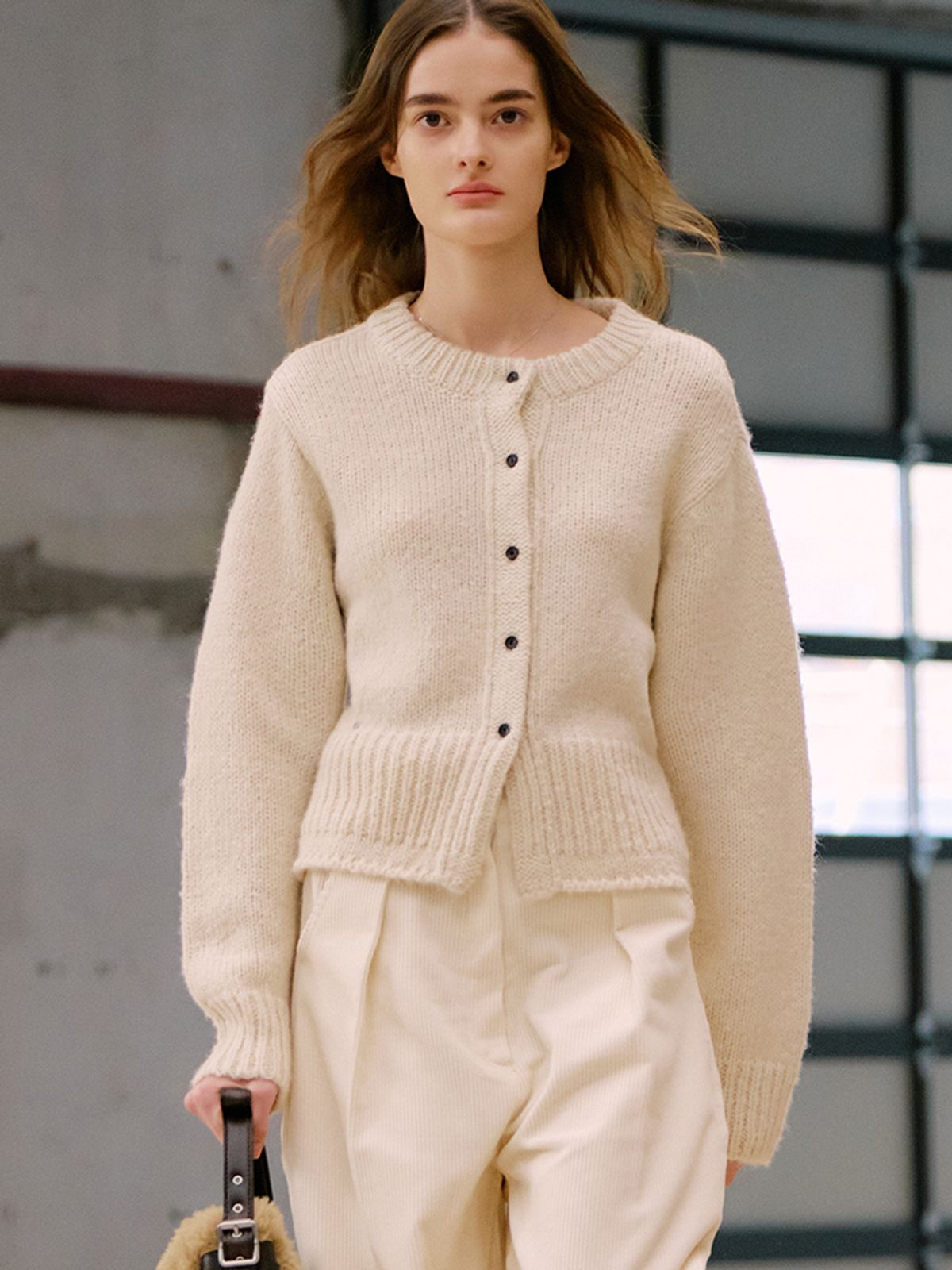 위메농(OUI MAIS NON) Alissa back-string alpaca cardigan