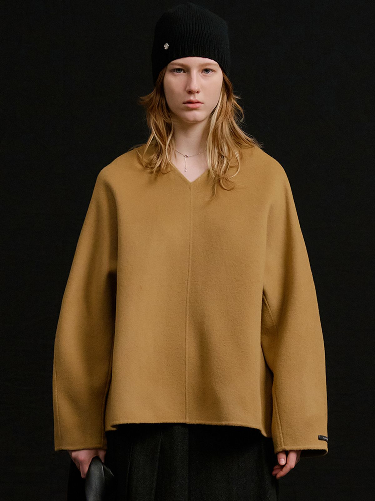 위메농(OUI MAIS NON) Her wool handmade top