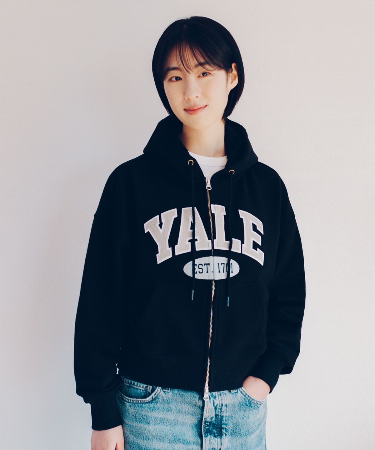 예일(YALE) 투톤아치 크롭 후드집업_블랙