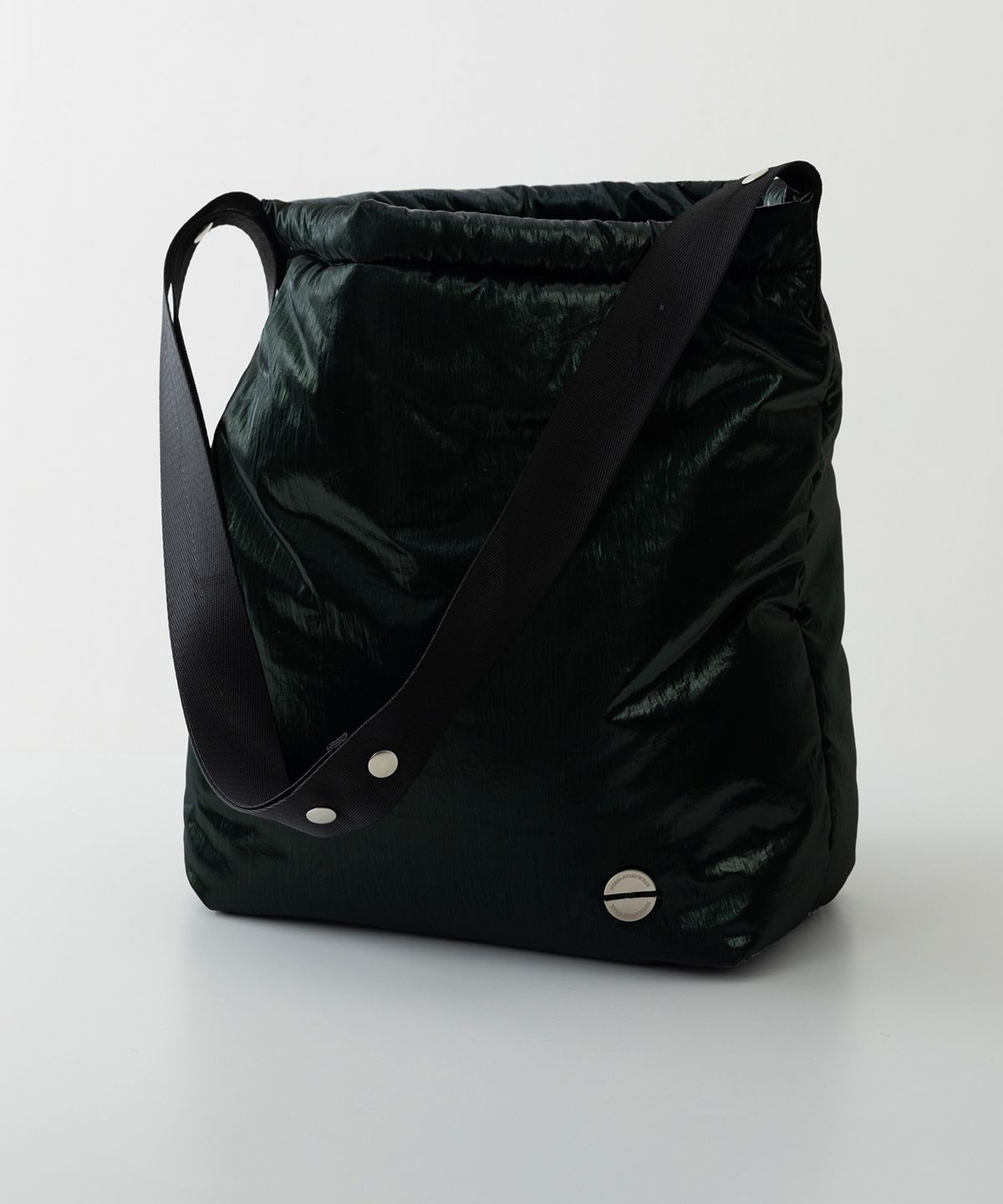 네벨에브리웨어(NEBELEVERYWEAR) Glossy padding bag_Green