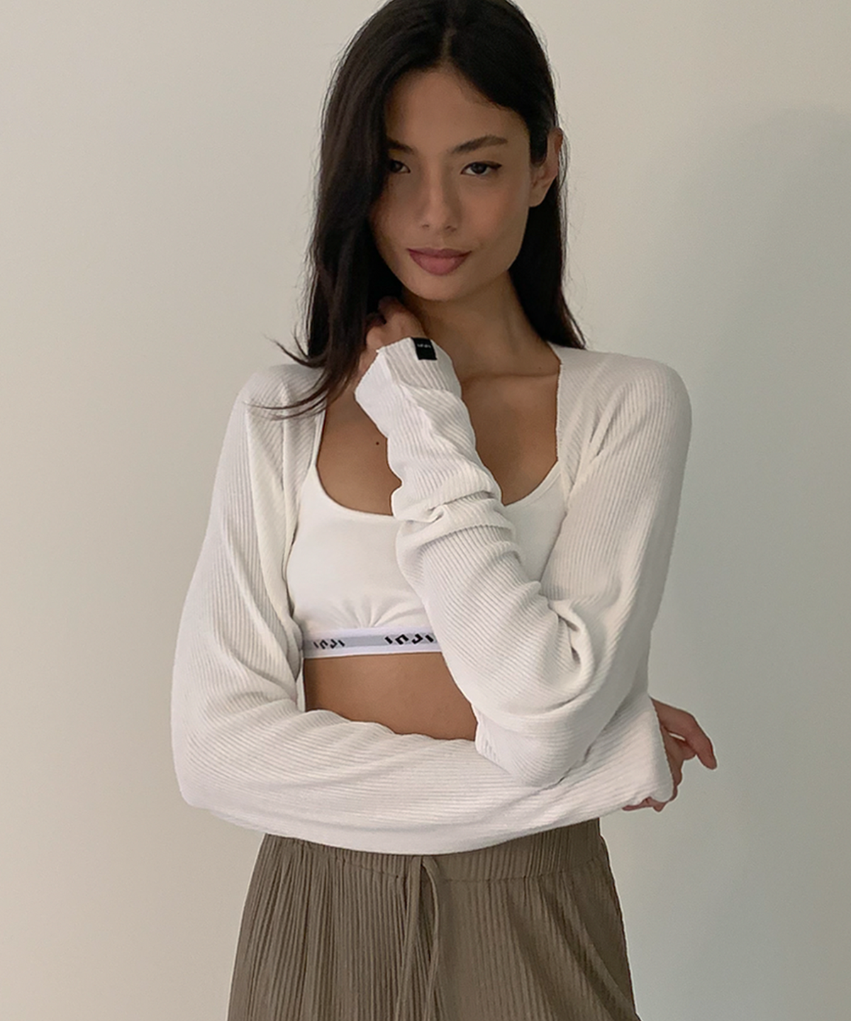인지액티브(INJIACTIVE) 썸머 볼레로 리브드 탑 화이트
