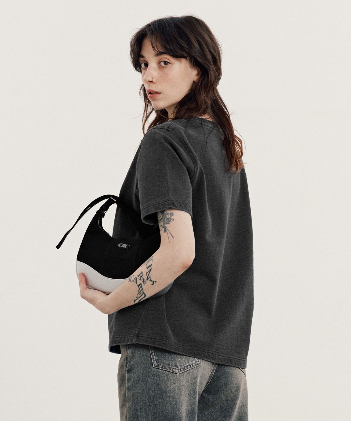 오아이오아이 컬렉션(OIOI COLLECTION) 데일리 데님 숄더 백_블랙