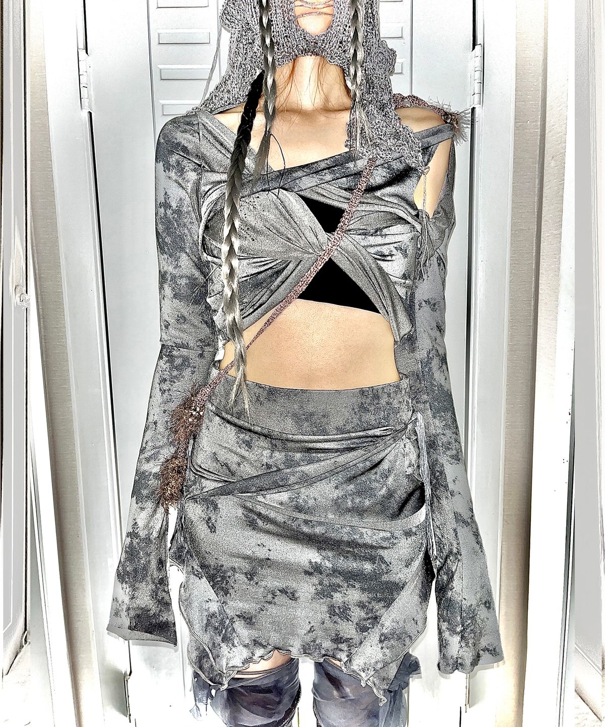 메조쿤스트(MEZZOKUNST) Tassel Warp Skirt -Gray