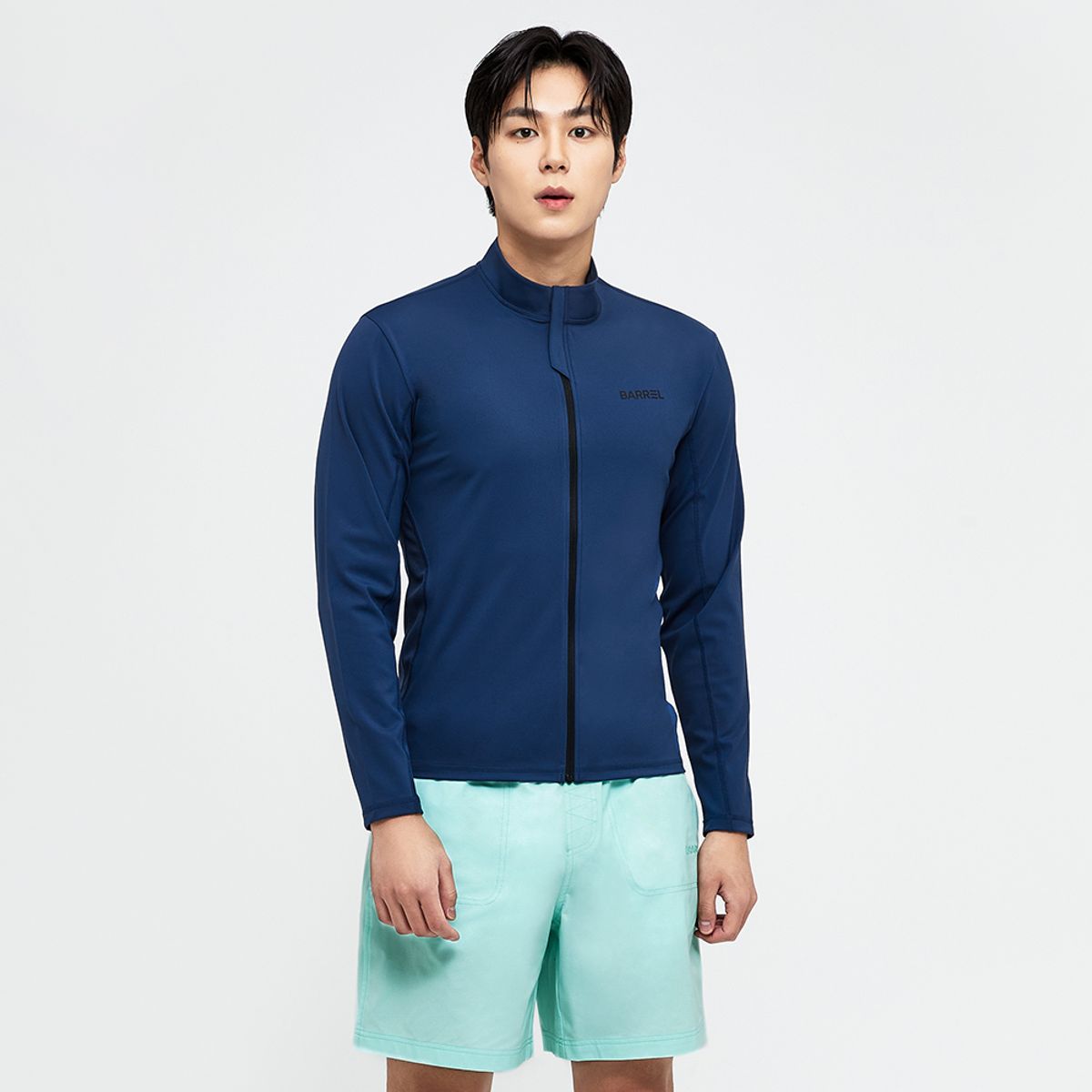 배럴(BARREL) 맨 에센셜 스탠다드핏 집업 래쉬가드 칼리지네이비 (B4SMWZR101CNV)