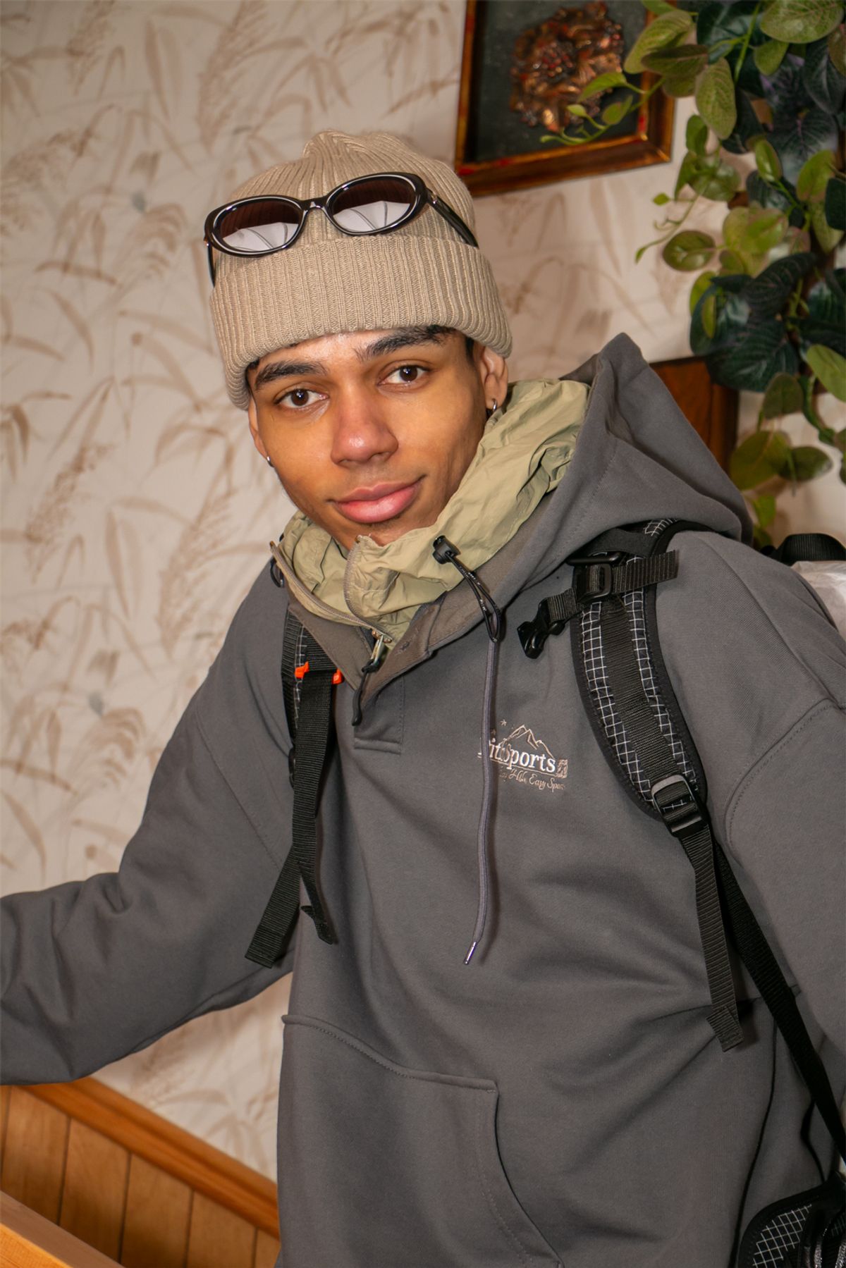 피스스포츠(PITHSPORTS) E.H.E.S Button Hoodie(Charcoal)