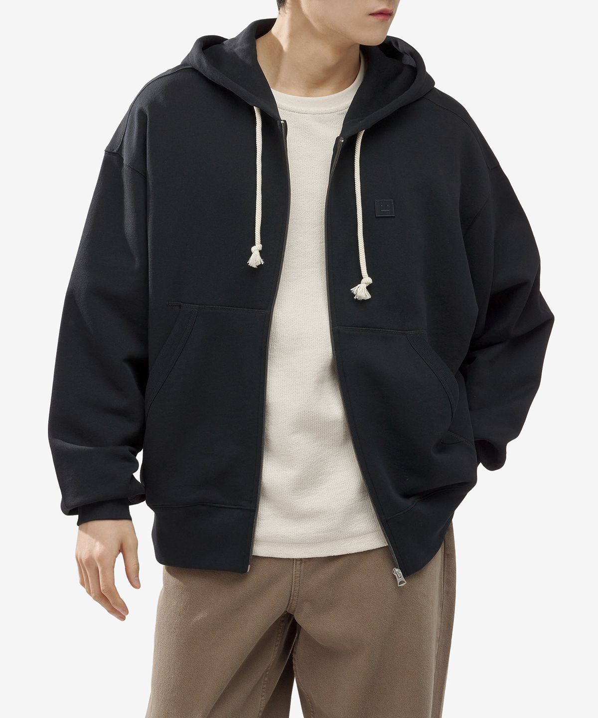 아크네 스튜디오(ACNE STUDIOS) 공용 페이스 로고 후드 - 블랙 / CI0130900