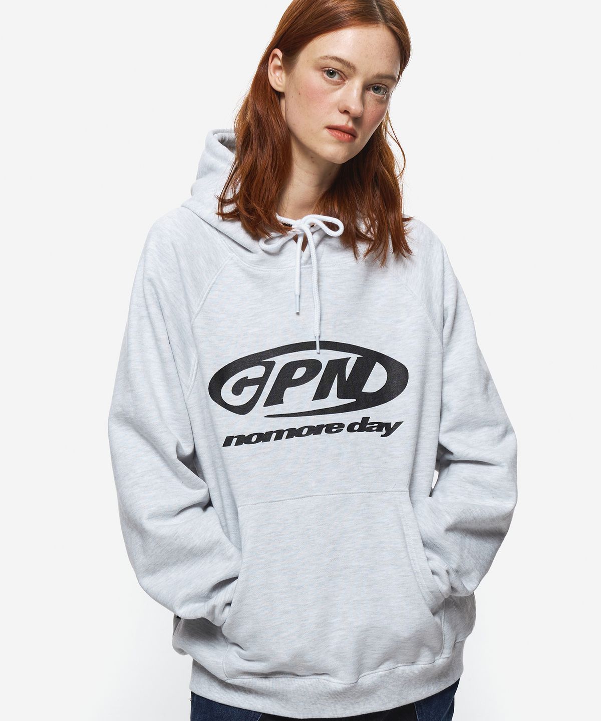 꼼파뇨(CPGN STUDIO) OVAL C LOGO 레글런 후드티 멜란지화이트