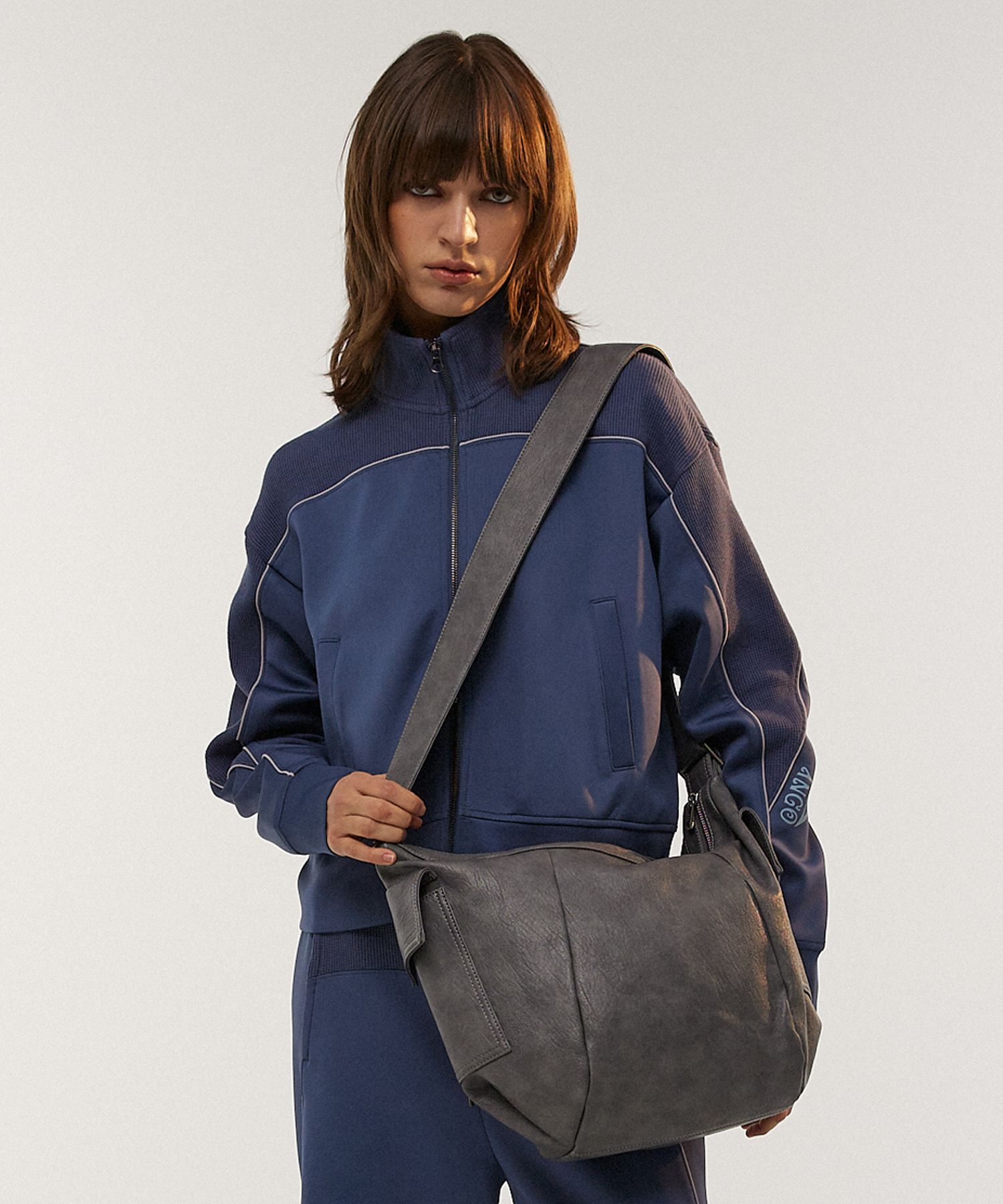 MUSINSA | ORDINARY HOLIDAY Pocket Big Hobobag [3 COLOR]