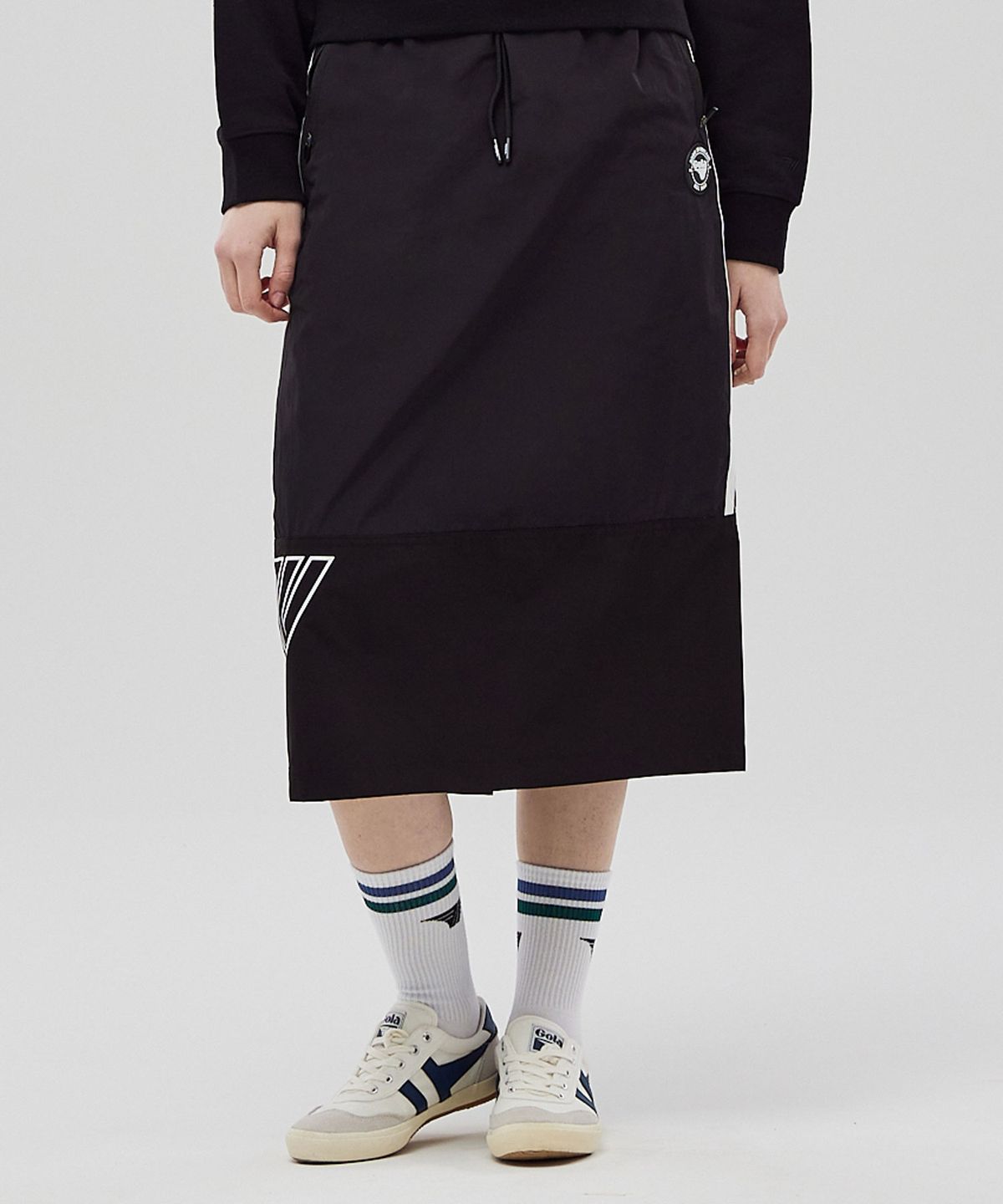 골라(GOLA) TAPE POINT NYLON SKIRT [BLACK]