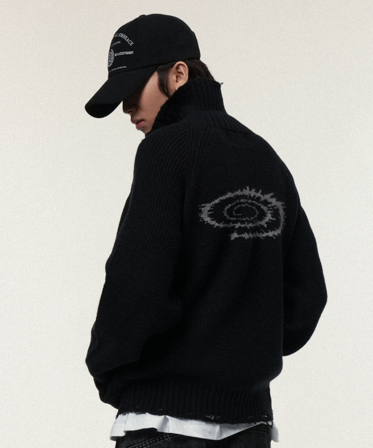 아이돈워너셀(IDWS) Swift Symbol High Neck Knit Zip Up Black