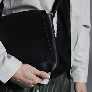 스퀘어 레더 크로스백_블랙