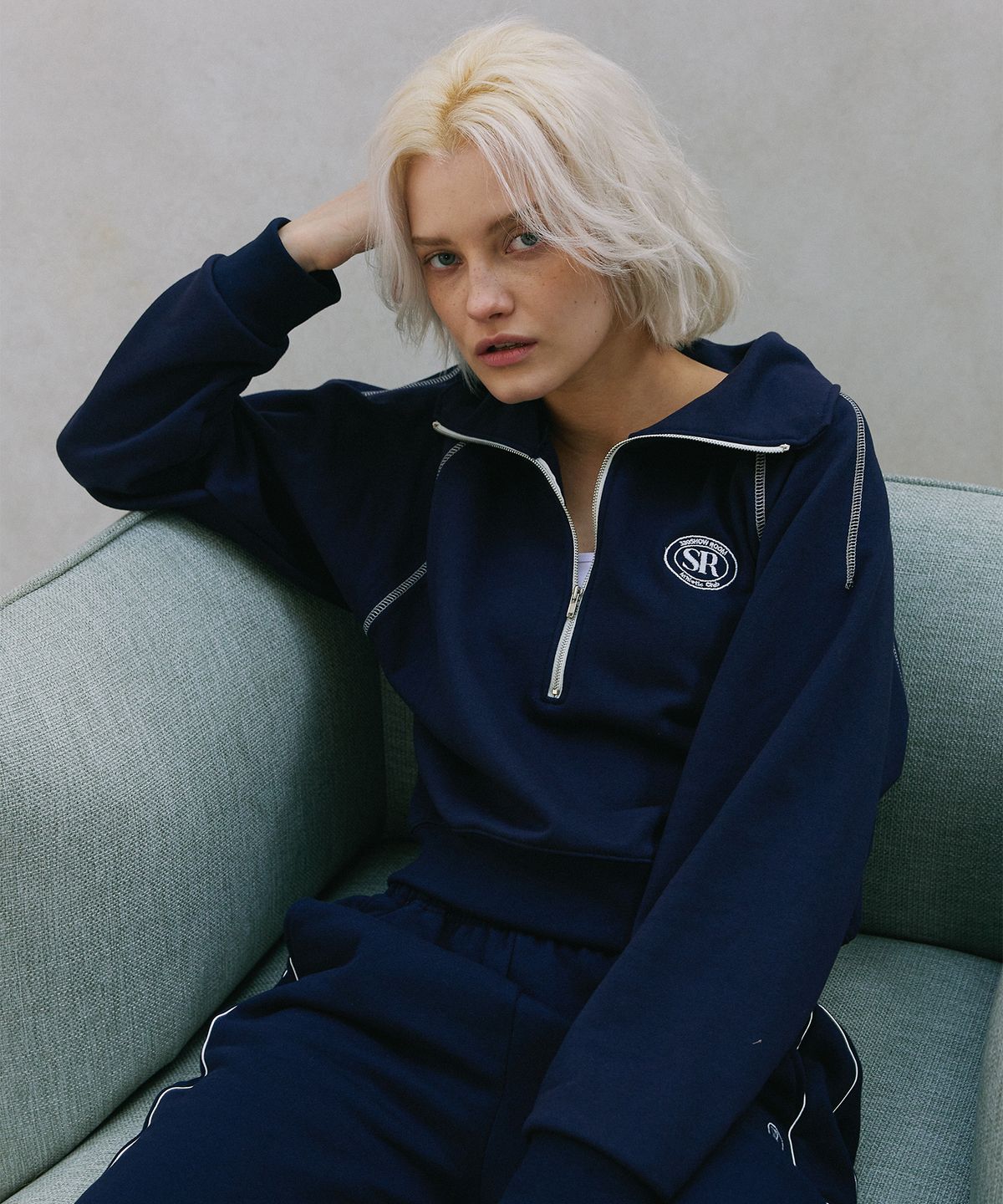 320쇼룸(320SHOWROOM) Half zipup Heritage logo Sweat shirts Navy