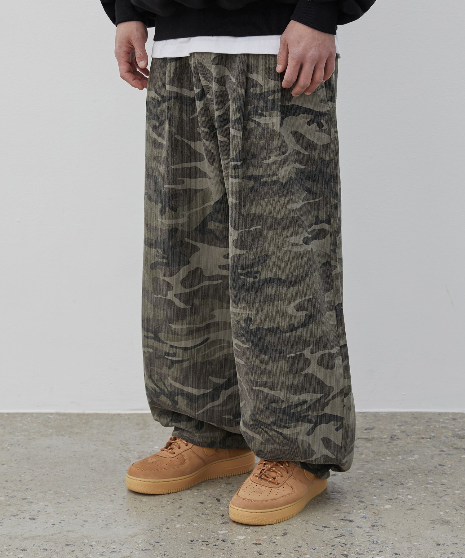 MUSINSA | URBANSTOFF Military long balloon pants (camo)