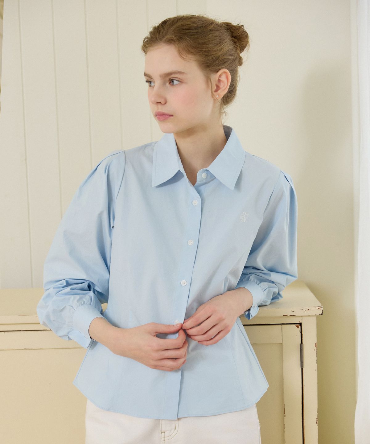 논로컬(NONLOCAL) Puff Sleeve Logo Blouse - Sky Blue