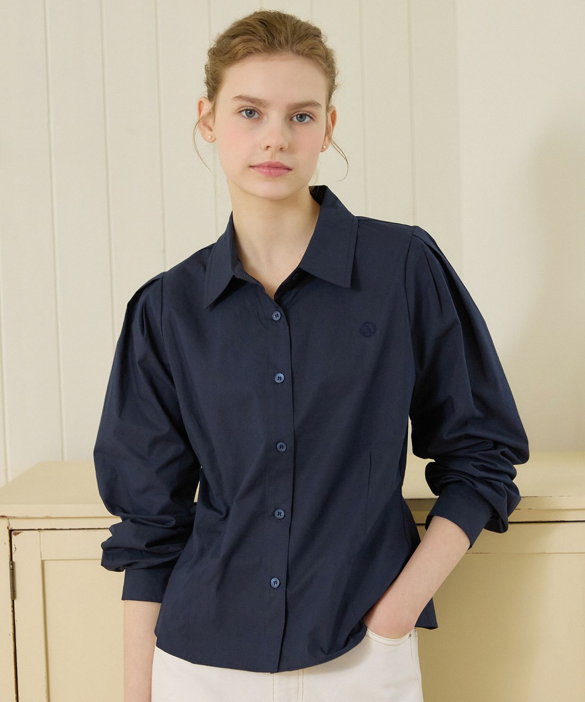 논로컬(NONLOCAL) Puff Sleeve Logo Blouse - Navy