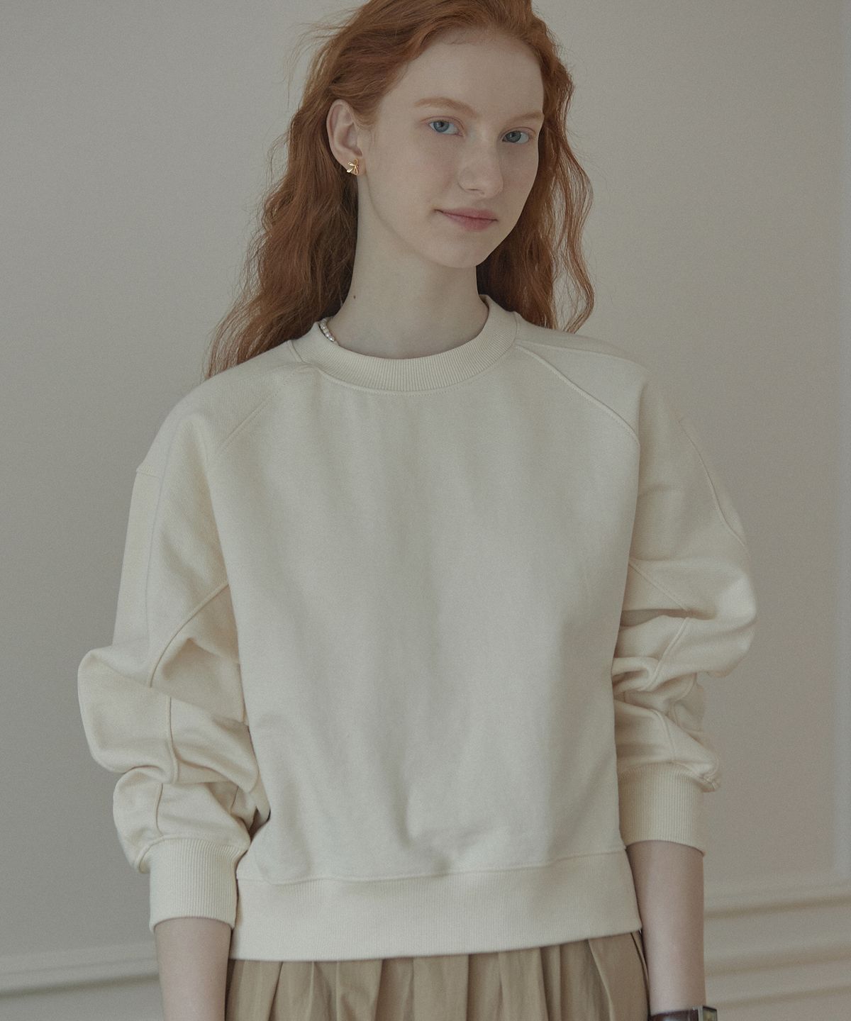 논로컬(NONLOCAL) Rib Block Crop Sweatshirt - Cream