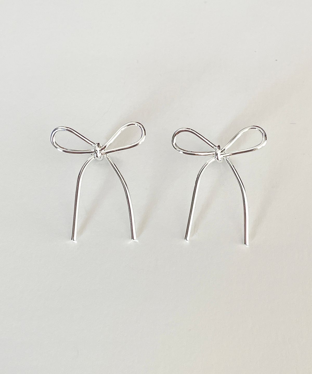 엘리오나(ELYONA) 보우 리본 귀걸이 Bow Earrings (silver)
