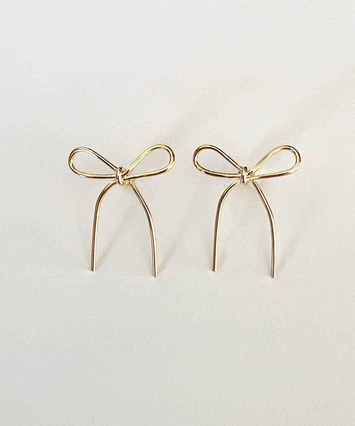 엘리오나(ELYONA) 보우 리본 귀걸이 Bow Earrings (gold)