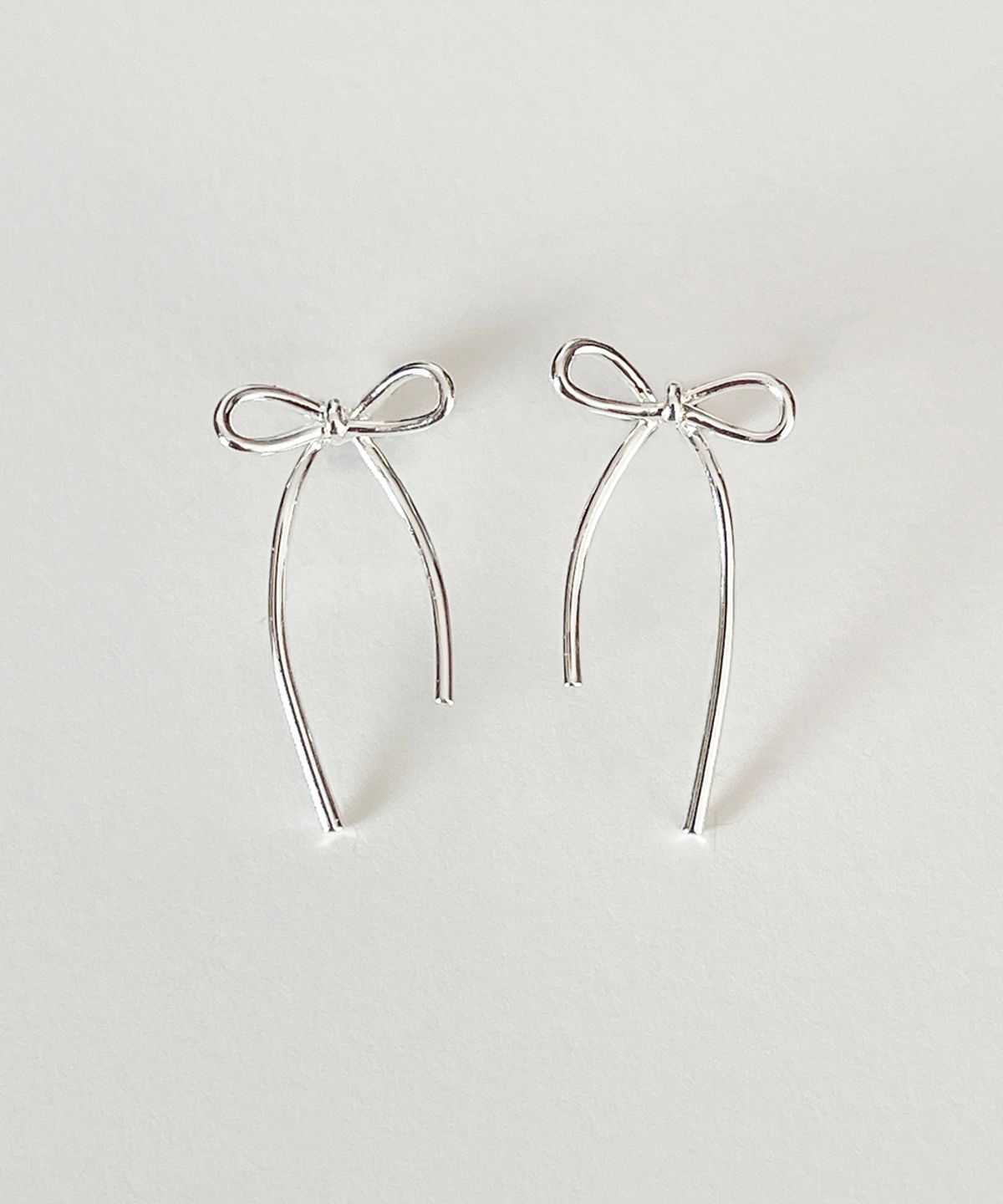 엘리오나(ELYONA) Bow Drop Earrings (silver)