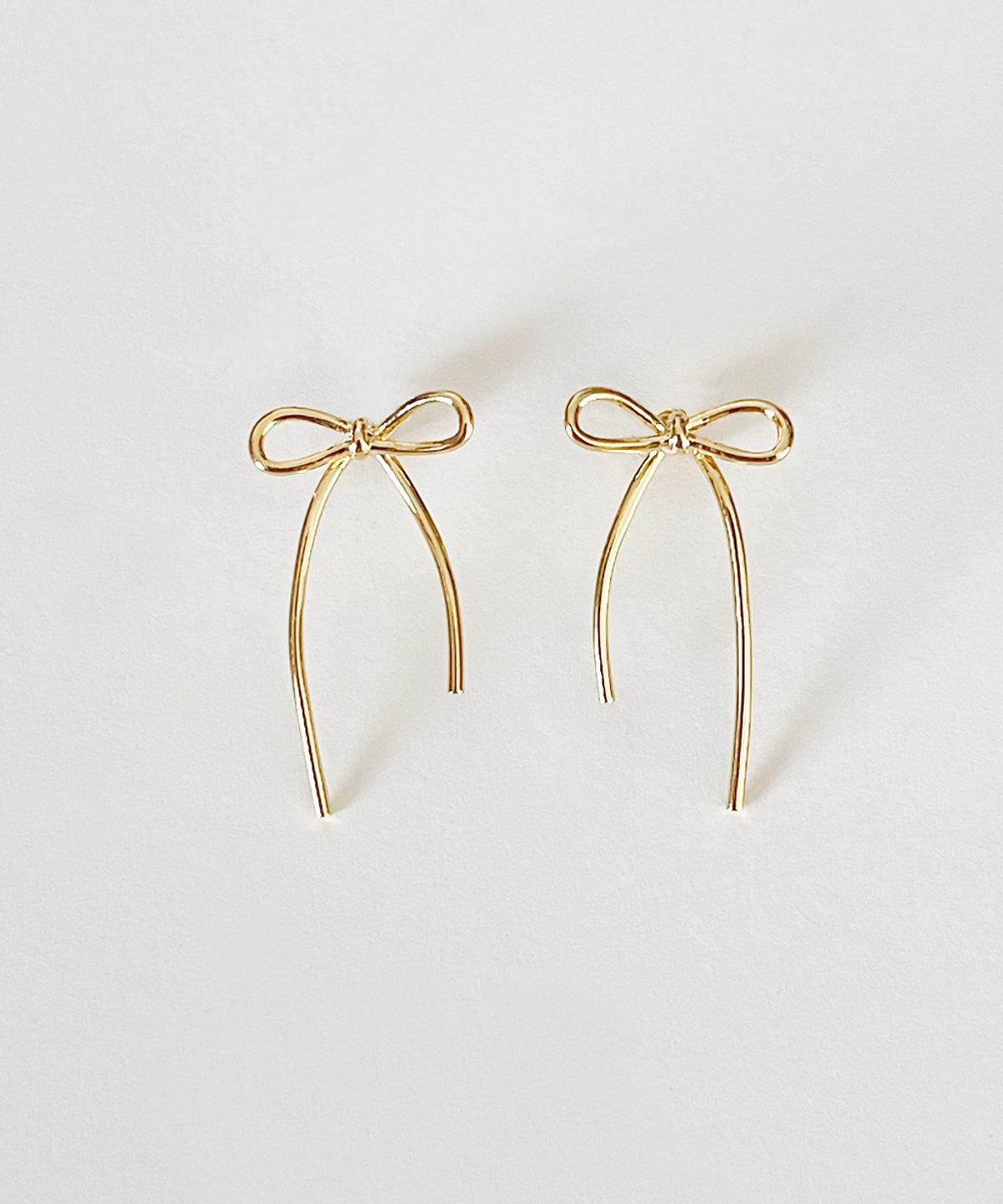 엘리오나(ELYONA) Bow Drop Earrings (gold)
