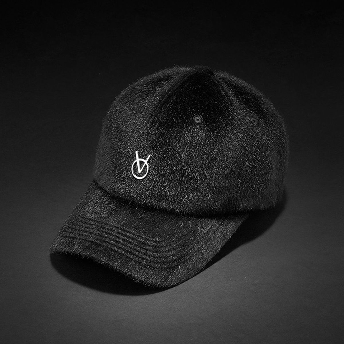 빈스모크(VINSMOKE) Silver Logo short Fur [BLACK] 볼캡 [SOFT FIT]