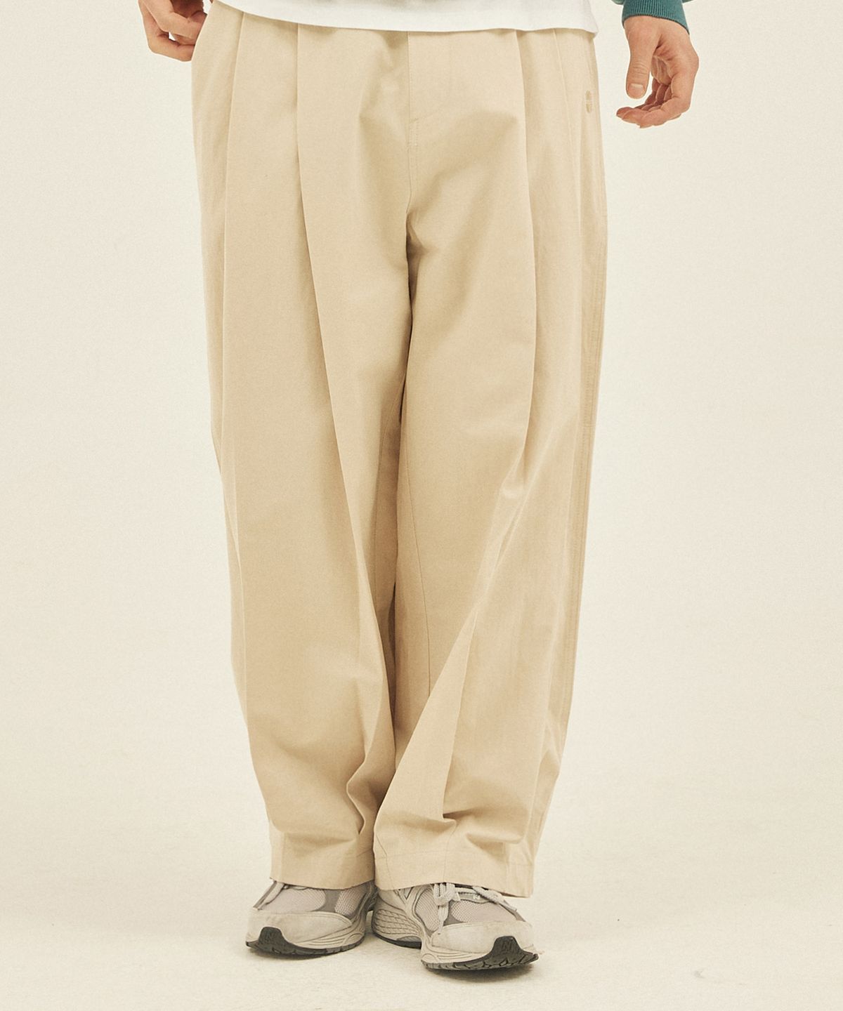 꼬모니노즈(COMONINOZ) TUCK DETAIL BALLOON PANTS [2 COLOR]