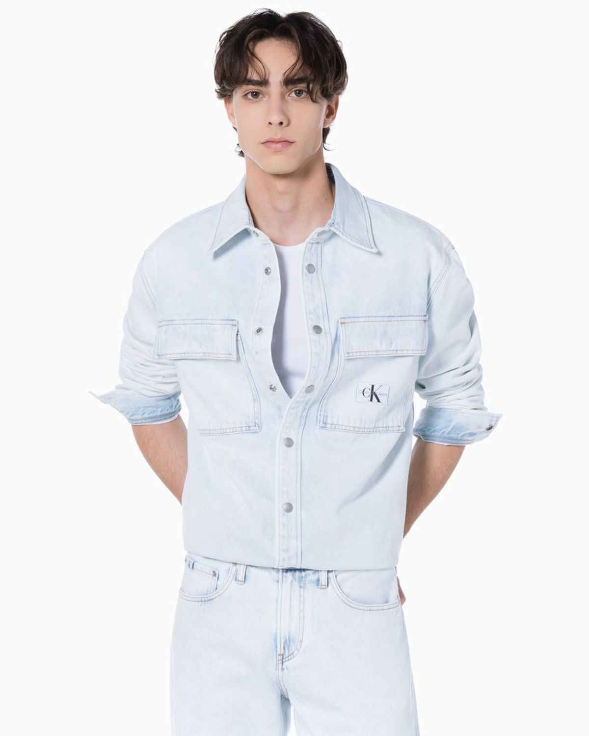 캘빈클라인 진(CALVIN KLEIN JEANS) 남 라이트블루 릴렉스핏 데님 셔츠 J325296 1AA