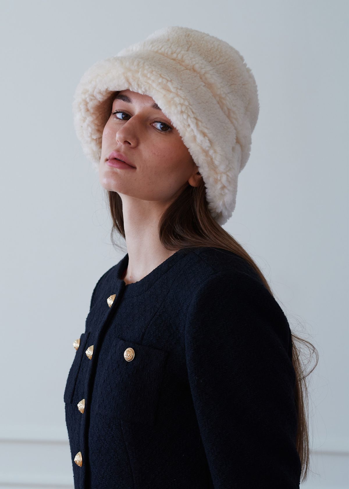 러브액츄얼리(LOVE ACTUALLY) shiny softness Faux Fur Haute Couture Cloche, 빛나는부드러움 오뜨꾸띄르 클로쉐,연베이지