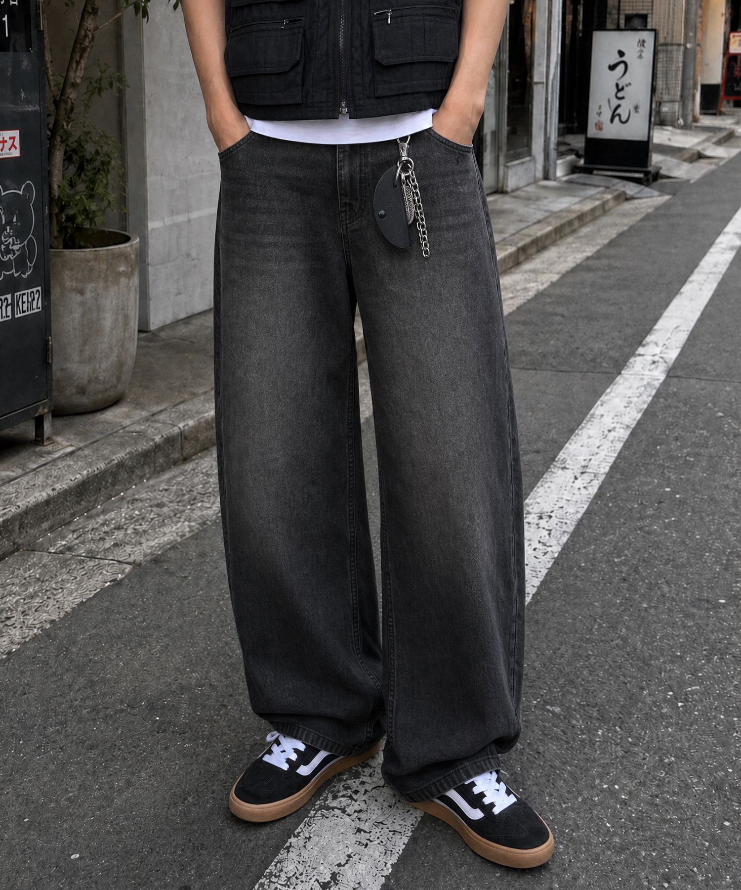 MUSINSA | FILLUMINATE Damage Washed Denim Pants - Black