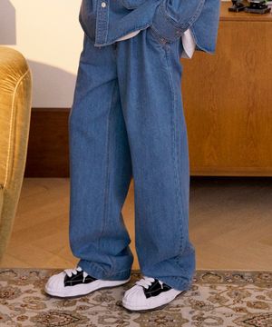 Pleated Denim Wide Pants (MEDIUM BLUE)