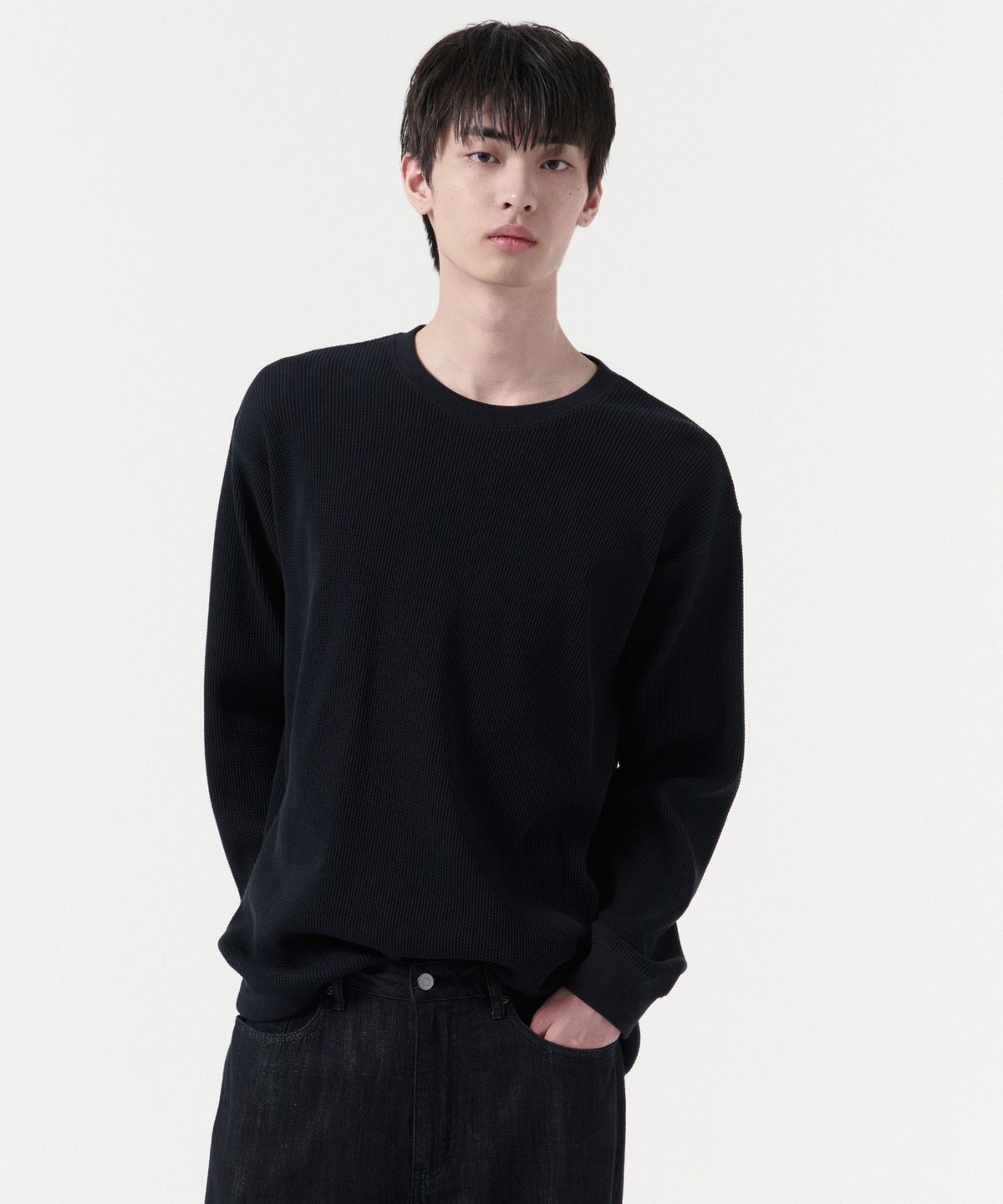 무신사 스탠다드(MUSINSA STANDARD) 와플 릴렉스드 크루 넥 긴소매 티셔츠 [블랙]