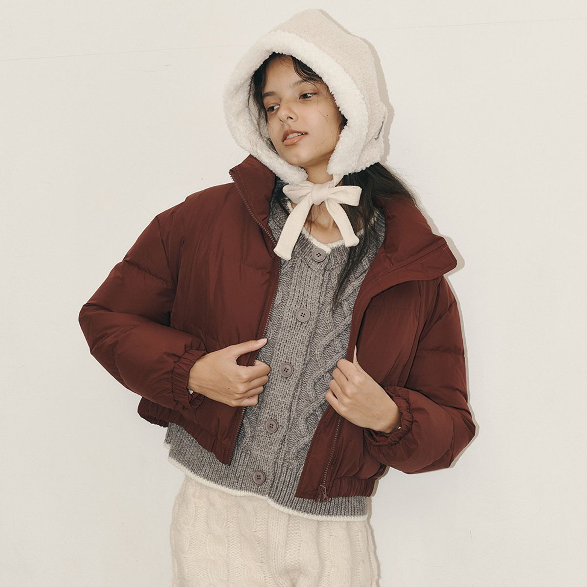 에이앤레이(AEIREI) AR_Winter basic short padding_BURGUNDY