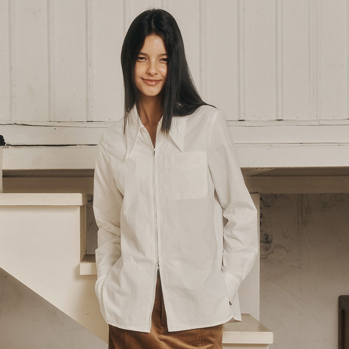 에이앤레이(AEIREI) AR_White niche zipper shirt