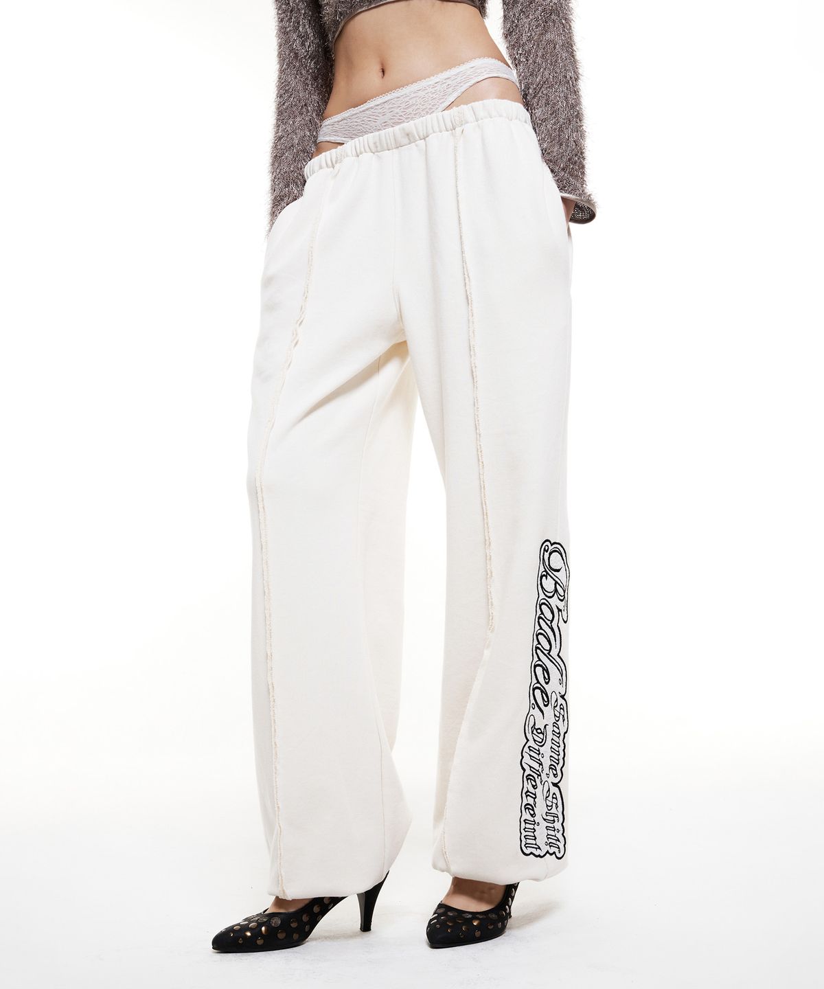 배디(BADEE) Lace Layered Sweatpants Cream