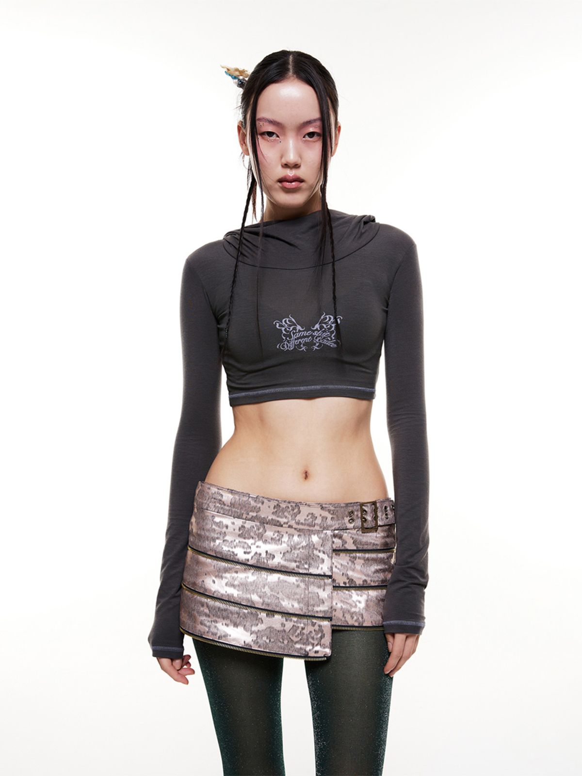 배디(BADEE) Underboob Turtleneck Hoodie Charcoal