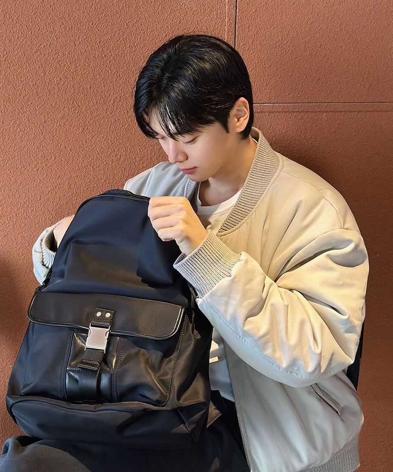 BUCKLE STRAP HOBO BACKPACK