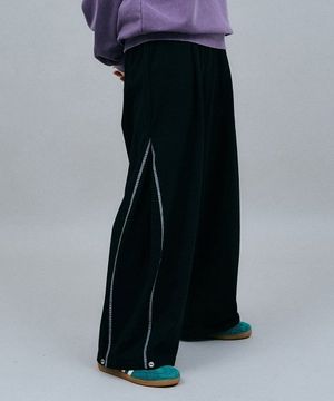 라인 스냅 스웨트팬츠 블랙