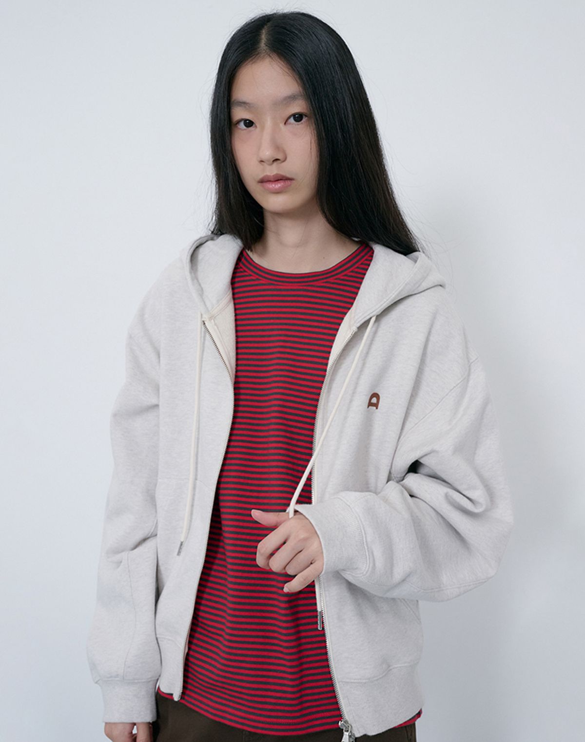 던스트(DUNST) UNISEX LEATHER LOGO ZIP-UP HOODIE_UDTS6C108_OATMEAL MELANGE
