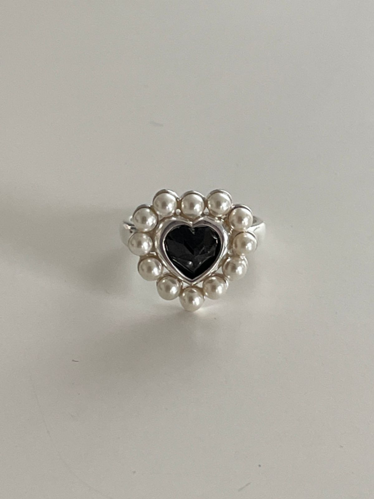 엘리오나(ELYONA) Black Spinel Heart Ring