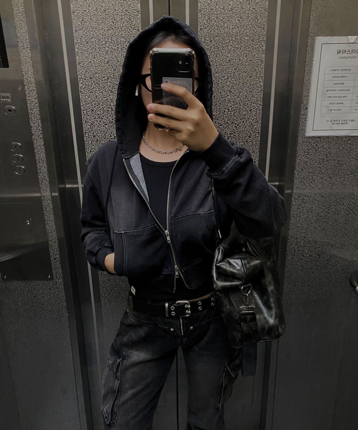 알리스(ALYSS) 플레인 피그먼트 스웻 크롭 후드 집업 [워시드블랙]