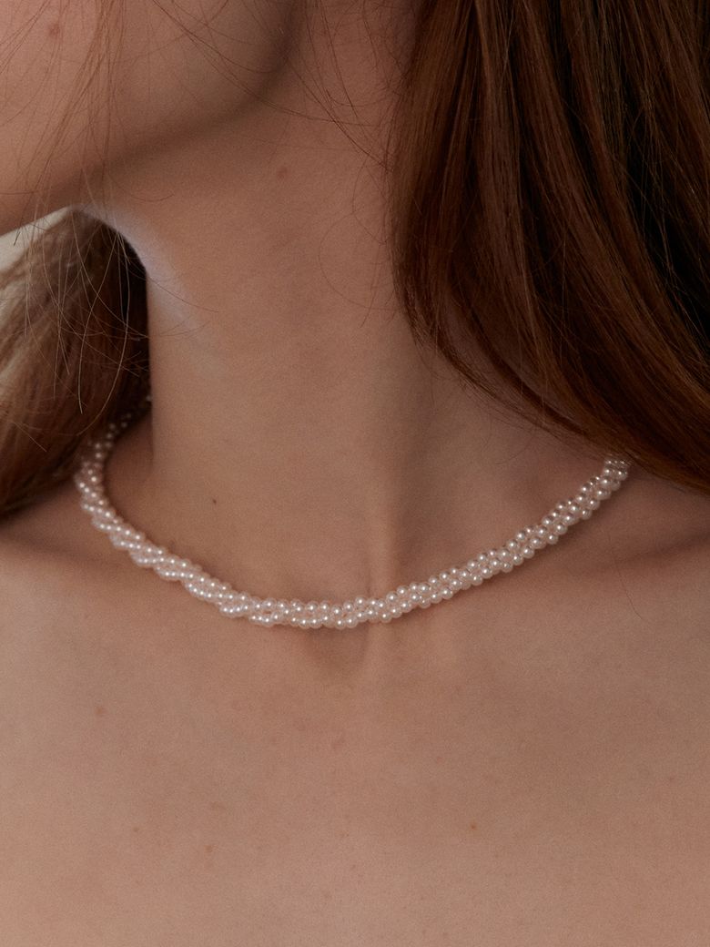 Handmade spiral pearl necklace