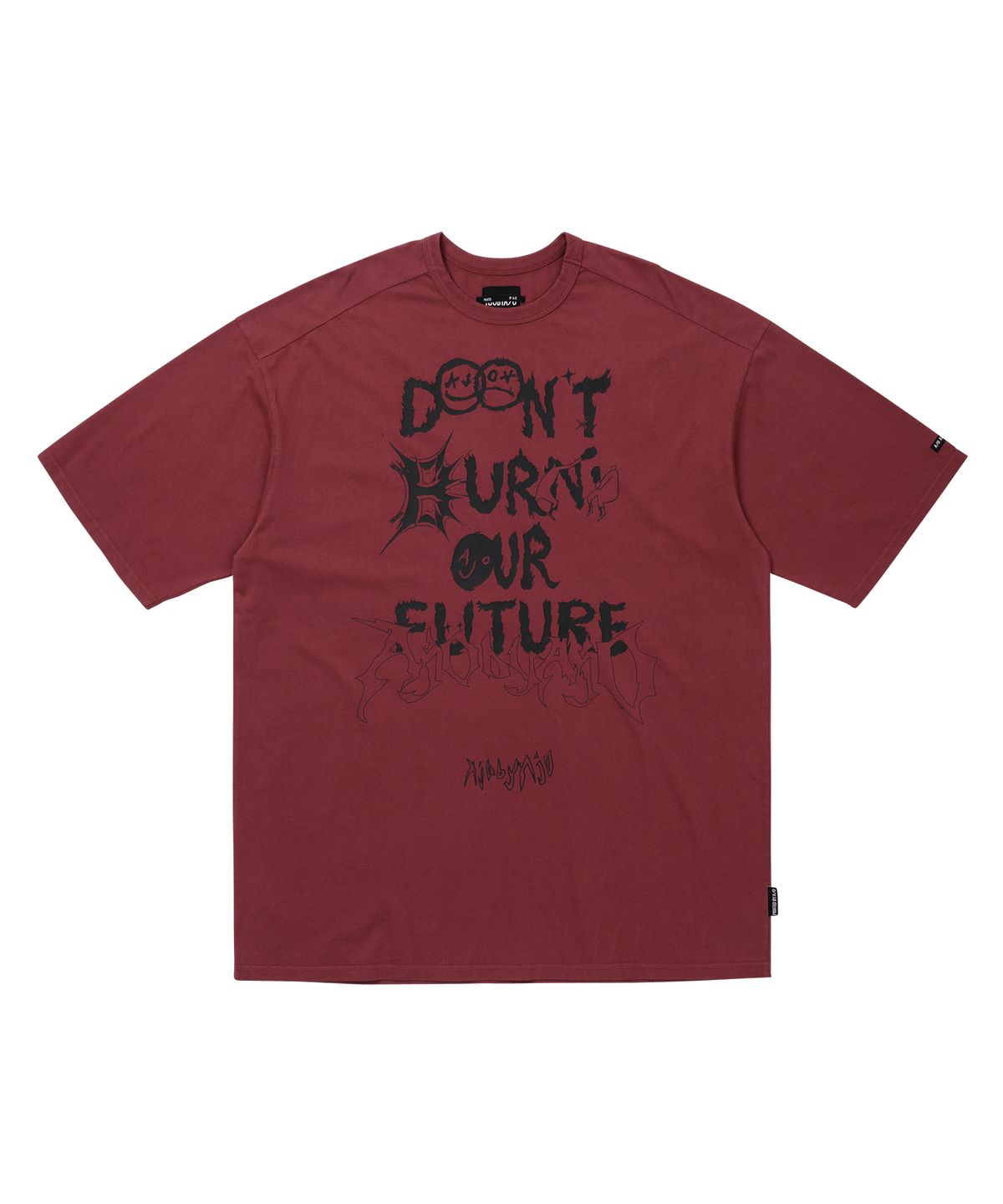 아조바이아조(AJOBYAJO) [PBA] DBOF Collage T-Shirt [BURGUNDY]