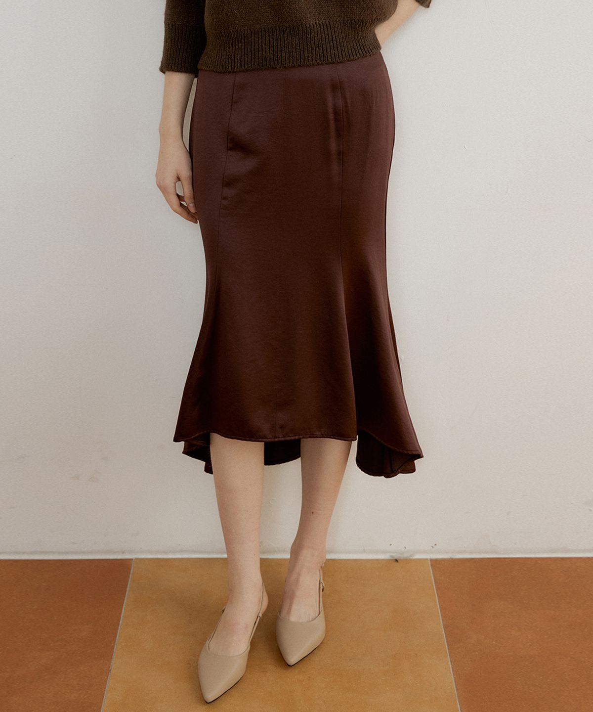 리올그(REORG) AT PANEL LONG SKIRT SATIN CHOCO BROWN